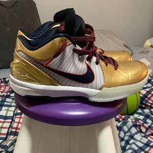 Kobe 4 Gold Metal